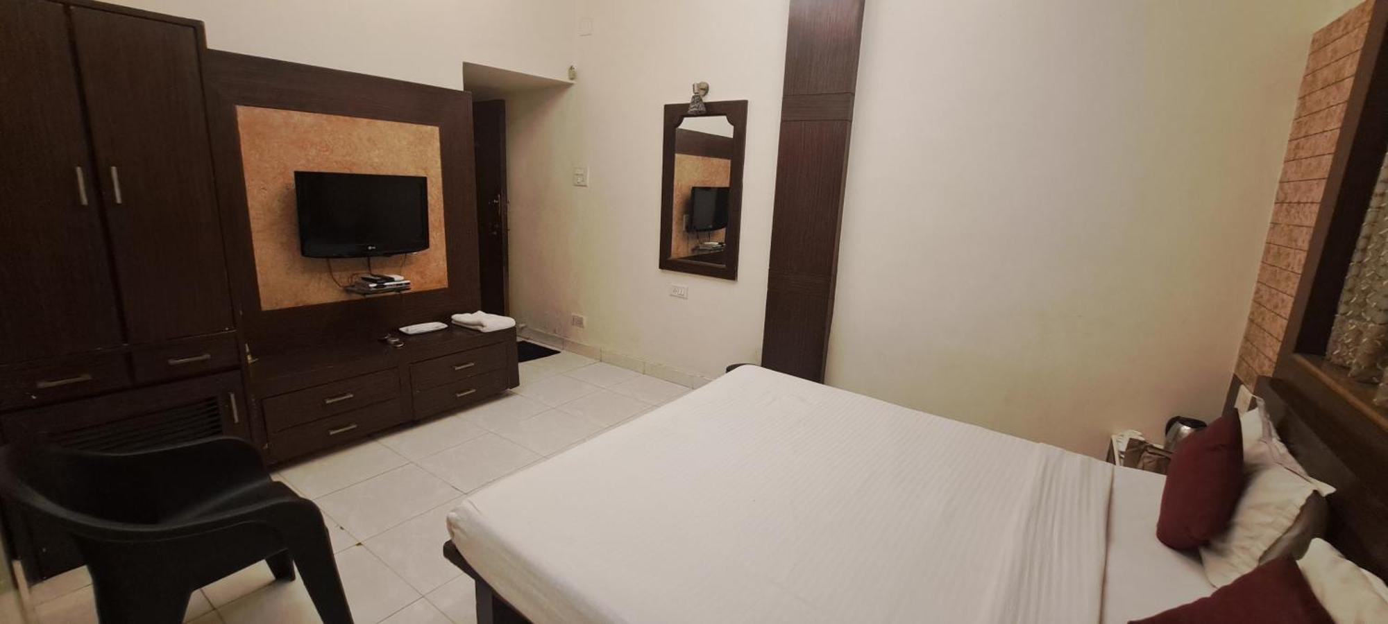 Hotel Shivam Pune Esterno foto