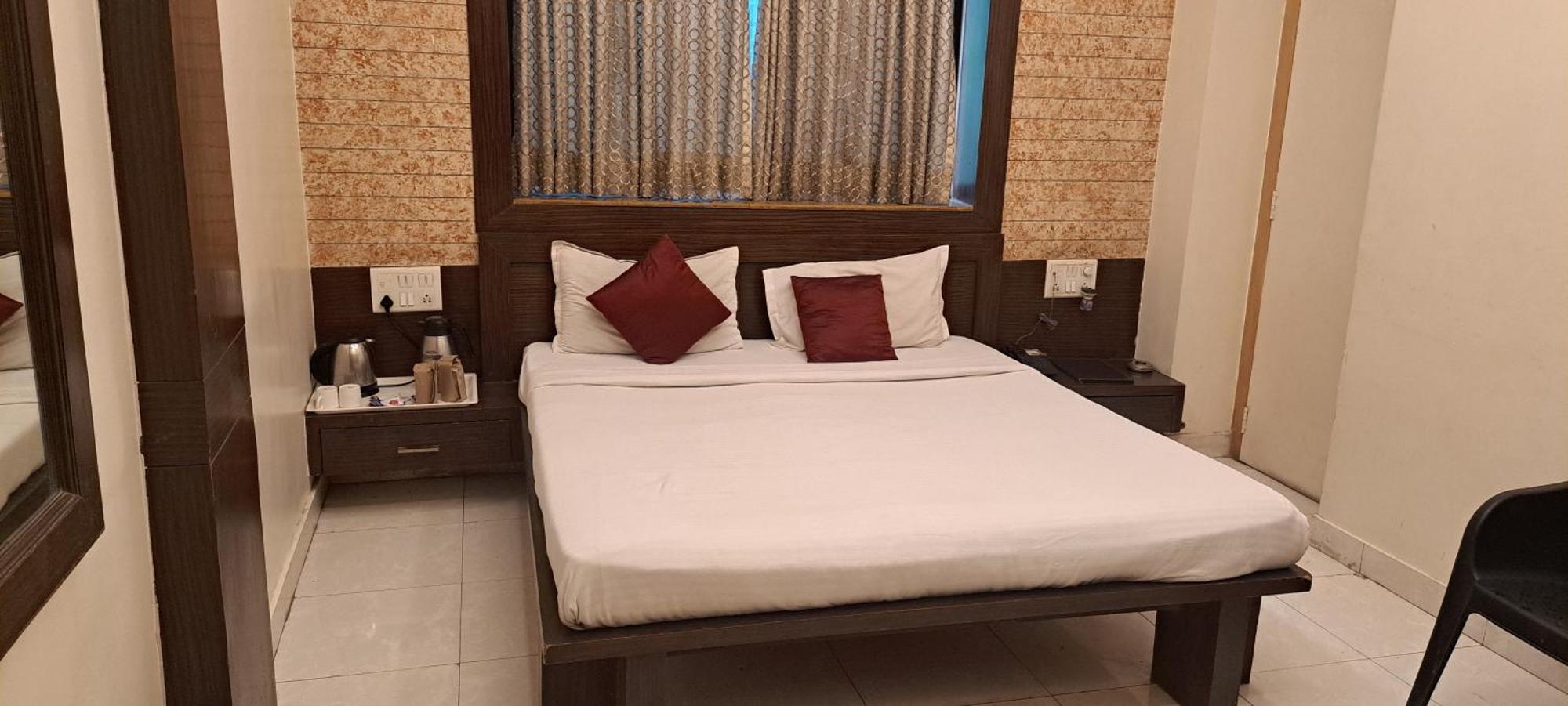 Hotel Shivam Pune Esterno foto