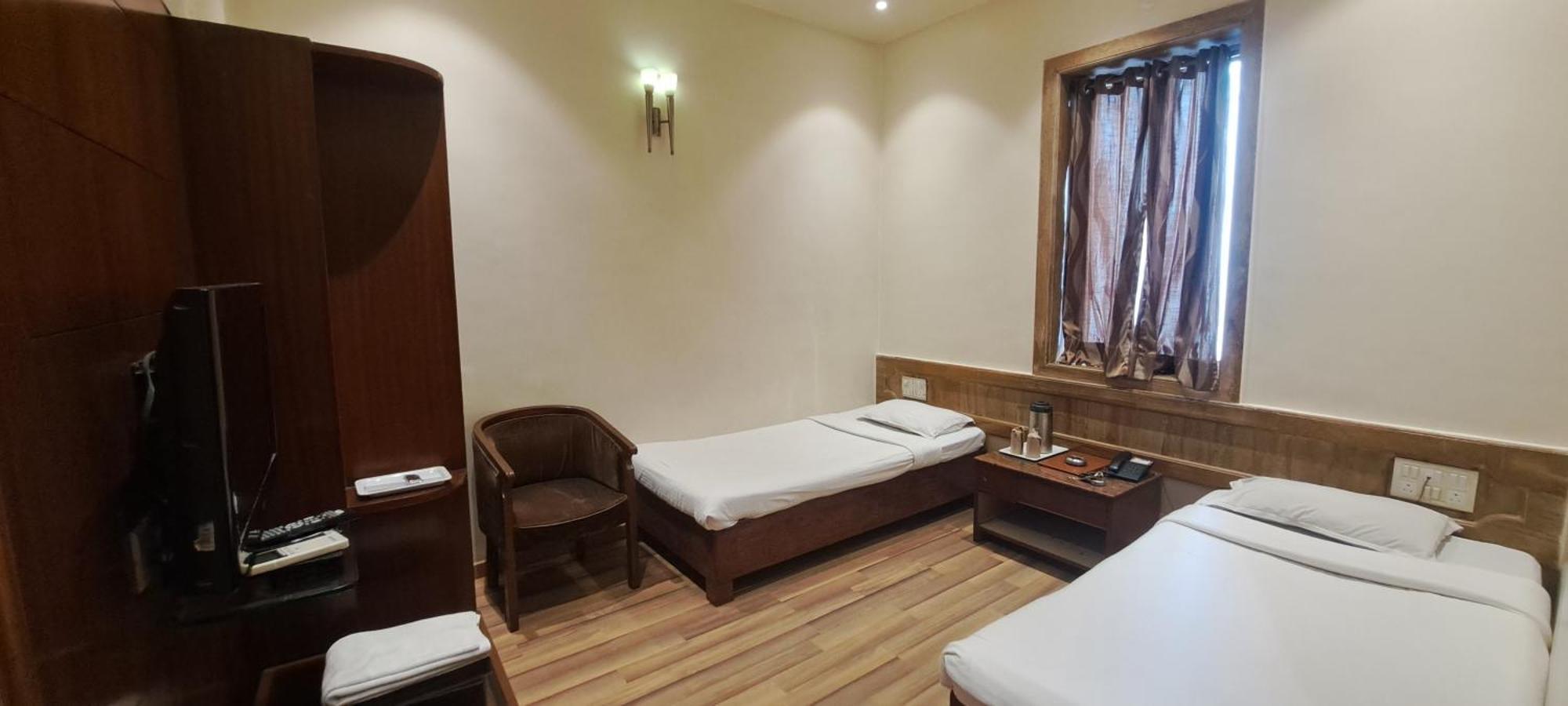 Hotel Shivam Pune Esterno foto
