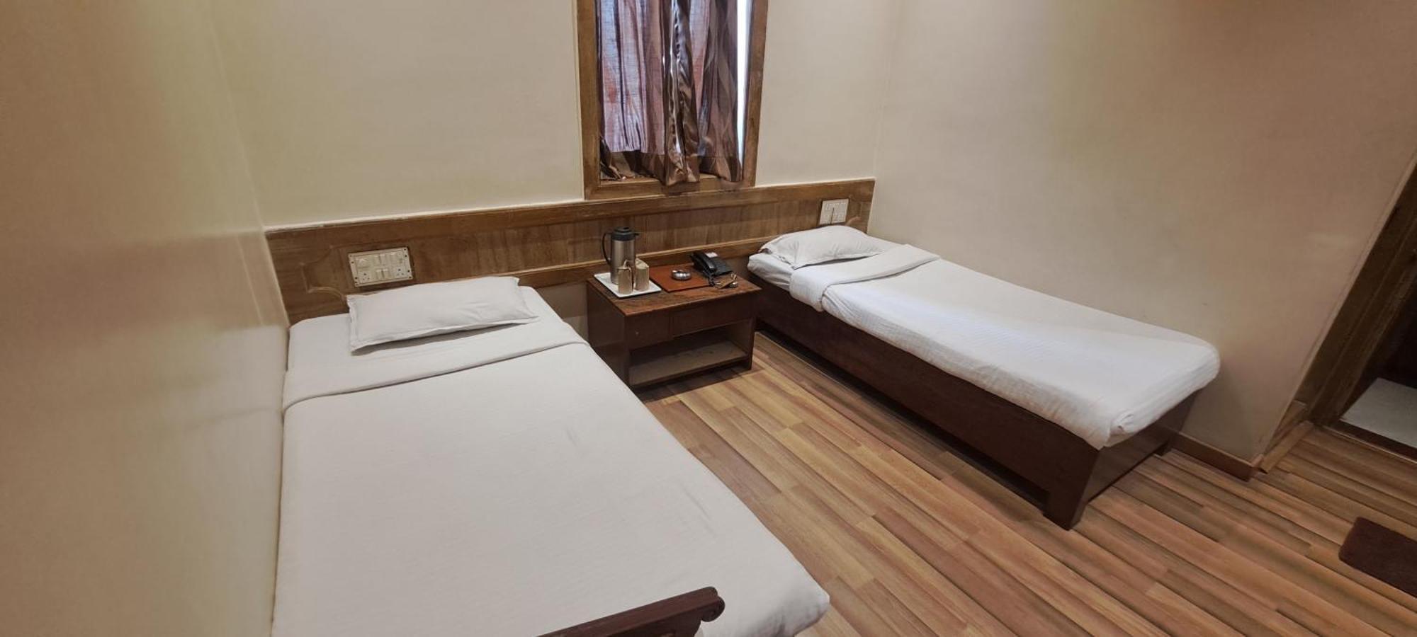 Hotel Shivam Pune Esterno foto